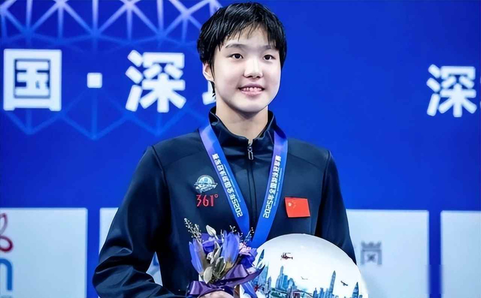 12岁世锦赛获奖，有人怀疑她是不是“太早了”，其实规则已说明|游泳|于子迪|世界游泳联合会|游泳世锦赛|全国冠军_新浪体育_新浪新闻
