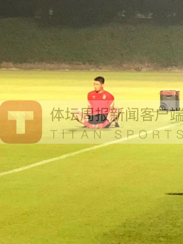 国足多哈首练全员到位 两大伤员单练恢复李磊回归