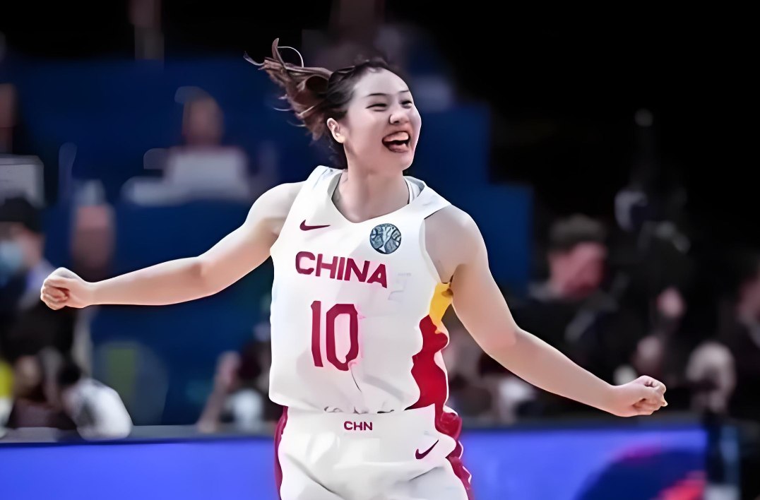 退步太大！女篮顶级锋线球员，首发打了8分钟，被宫鲁鸣弃用
