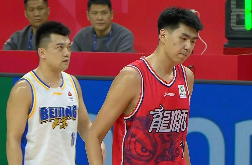 北京男篮轻取广州，周琦11+6徐昕10+6，麦基19+7方硕18分！